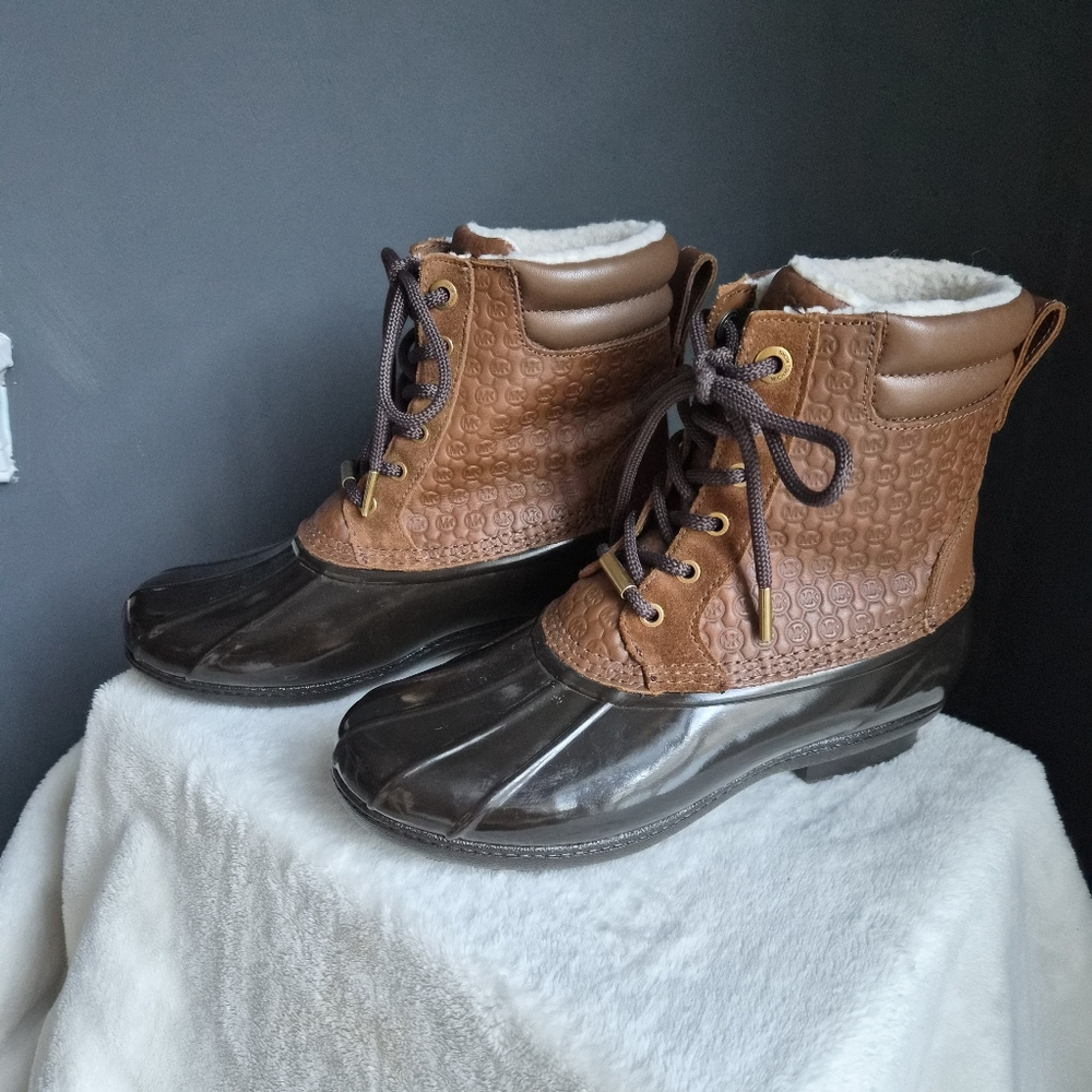 Michael Kors MK Monogram Faux Fur Lined Duck Boots - Women's‎ Size 7